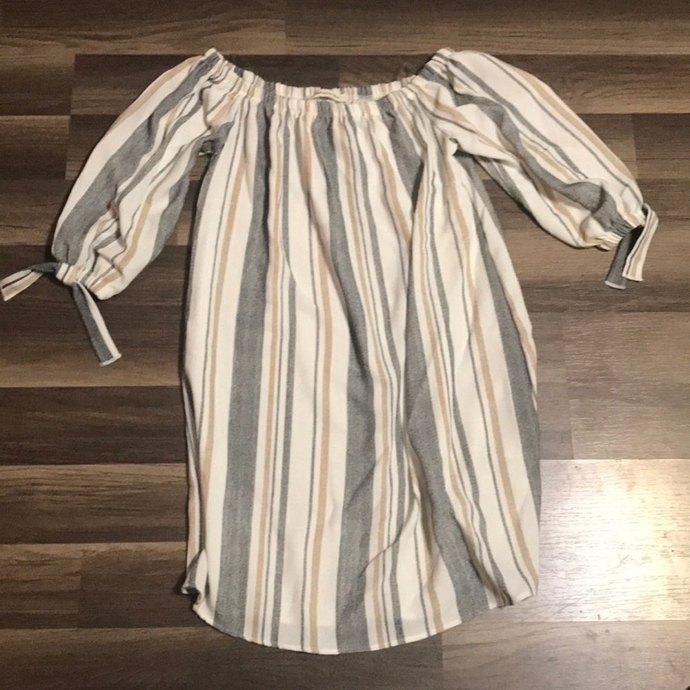 Cuteeee striped off the shoulder dress 👗